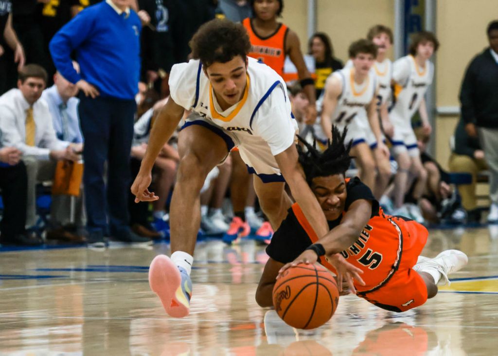 Sports - HM - Findlay Trojans guard Javonte Hill (left) fights for a loose ball near half court with Southview Cougars guard Dalen Selmon in a Northern Lakes League basketball game in Findlay.  (Isaac Ritchey / The Blade)
